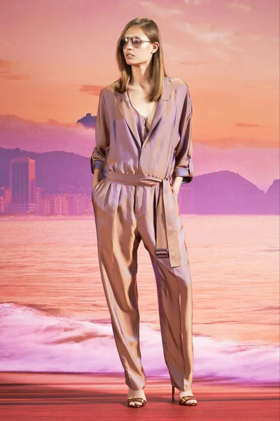 Look 3